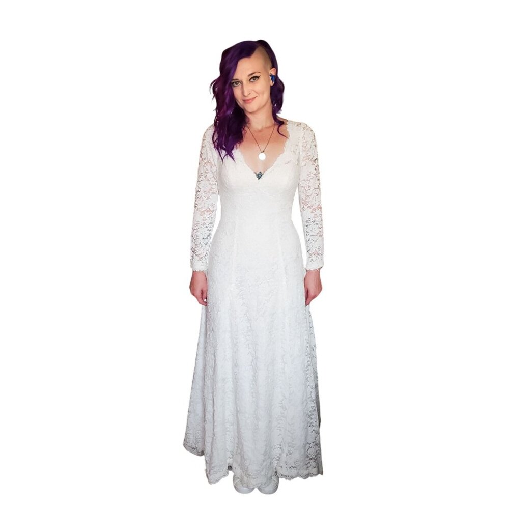 David's Bridal -Scalloped Lace Long Sleeve Open Back Wedding Dress-WG3987 - SZ 8